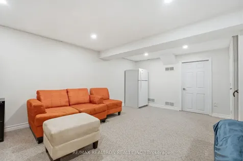 161 Cottonwood Court Markham ON L3T 5W9
