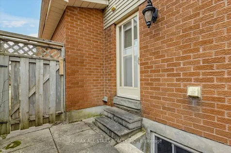 40 Chartwell Crescent Georgina ON L4P 3N8