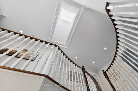 21 Palace Court Richmond Hill ON L4B 4C3