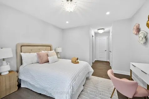 21 Palace Court Richmond Hill ON L4B 4C3