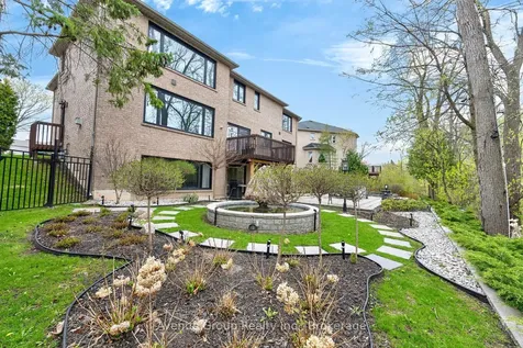 21 Palace Court Richmond Hill ON L4B 4C3