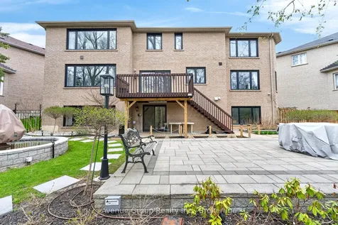 21 Palace Court Richmond Hill ON L4B 4C3