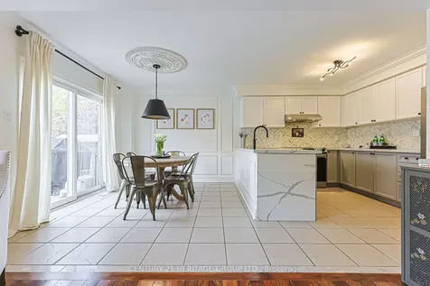 996 Oaktree Crescent Newmarket ON L3X 2Z2