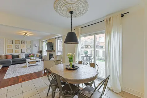 996 Oaktree Crescent Newmarket ON L3X 2Z2
