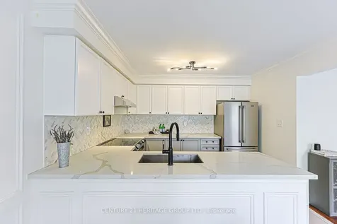 996 Oaktree Crescent Newmarket ON L3X 2Z2