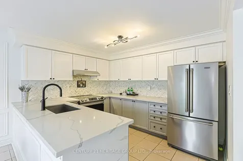 996 Oaktree Crescent Newmarket ON L3X 2Z2