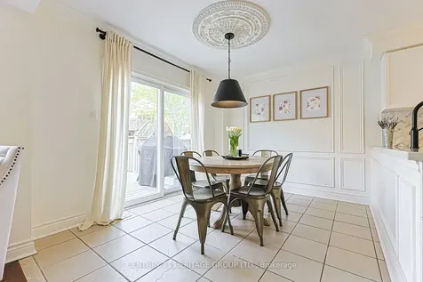 996 Oaktree Crescent Newmarket ON L3X 2Z2