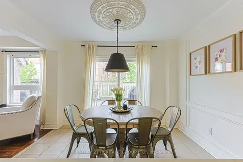 996 Oaktree Crescent Newmarket ON L3X 2Z2