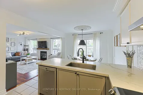 996 Oaktree Crescent Newmarket ON L3X 2Z2
