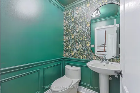 996 Oaktree Crescent Newmarket ON L3X 2Z2