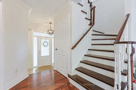996 Oaktree Crescent Newmarket ON L3X 2Z2