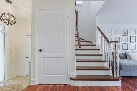 996 Oaktree Crescent Newmarket ON L3X 2Z2