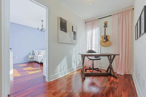 996 Oaktree Crescent Newmarket ON L3X 2Z2