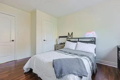 996 Oaktree Crescent Newmarket ON L3X 2Z2