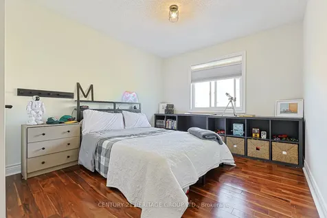996 Oaktree Crescent Newmarket ON L3X 2Z2