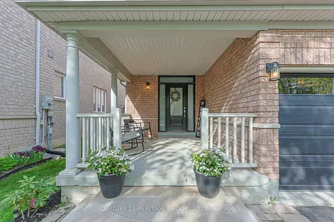996 Oaktree Crescent Newmarket ON L3X 2Z2
