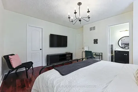 996 Oaktree Crescent Newmarket ON L3X 2Z2