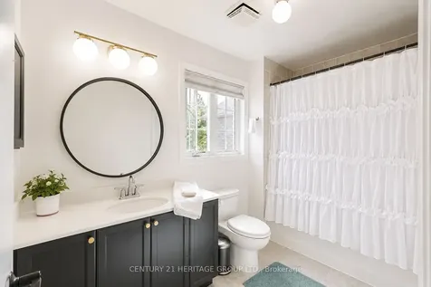996 Oaktree Crescent Newmarket ON L3X 2Z2