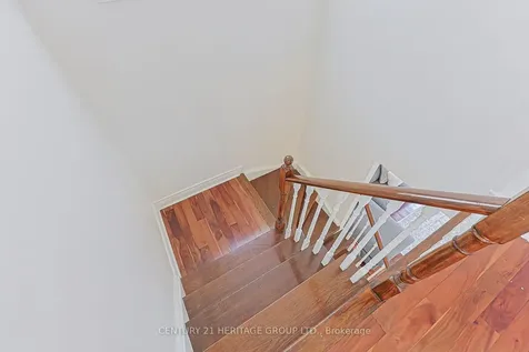 996 Oaktree Crescent Newmarket ON L3X 2Z2