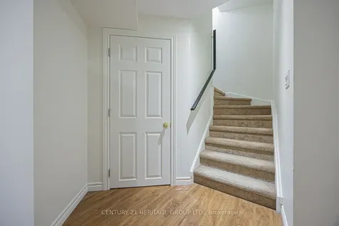 996 Oaktree Crescent Newmarket ON L3X 2Z2