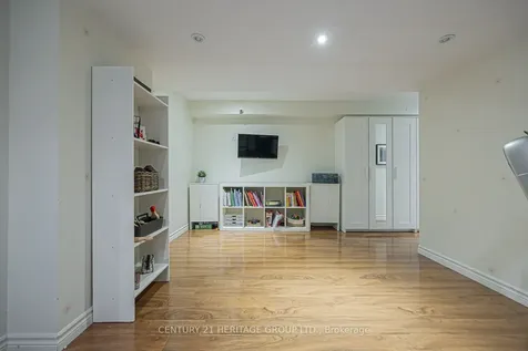 996 Oaktree Crescent Newmarket ON L3X 2Z2