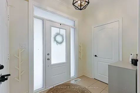 996 Oaktree Crescent Newmarket ON L3X 2Z2