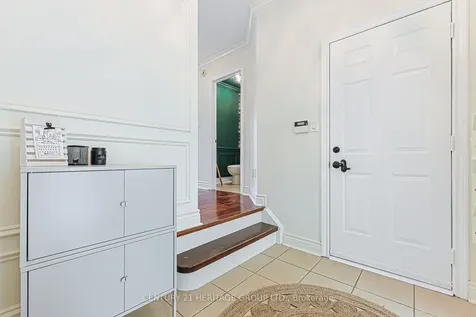 996 Oaktree Crescent Newmarket ON L3X 2Z2