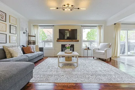 996 Oaktree Crescent Newmarket ON L3X 2Z2