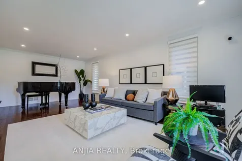 182 Carlton Road Markham ON L3R 3L8