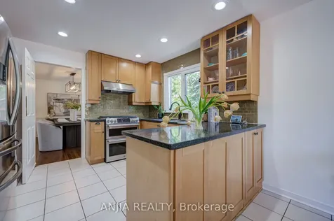 182 Carlton Road Markham ON L3R 3L8