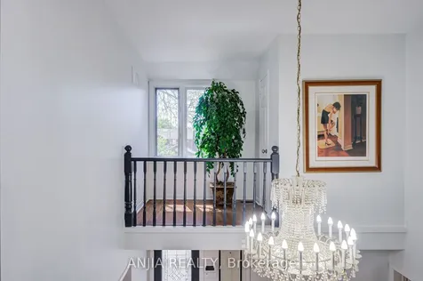 182 Carlton Road Markham ON L3R 3L8