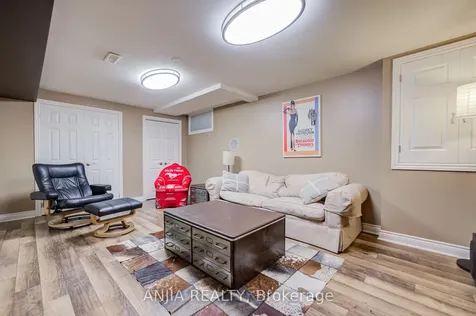 182 Carlton Road Markham ON L3R 3L8