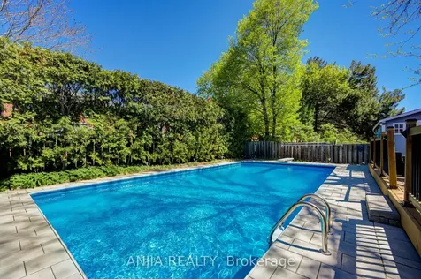 182 Carlton Road Markham ON L3R 3L8