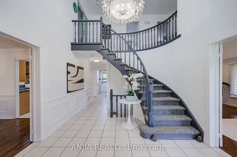 182 Carlton Road Markham ON L3R 3L8