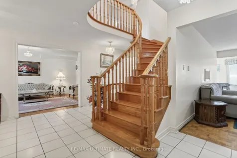 9 Avoca Drive Markham ON L3R 8X9
