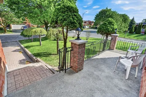 9 Avoca Drive Markham ON L3R 8X9