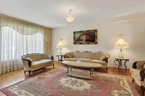 9 Avoca Drive Markham ON L3R 8X9