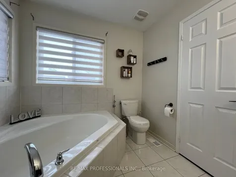 49 Liberty Crescent Bradford West Gwillimbury ON L3Z 0P5