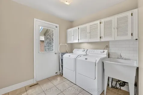 208 Stegman Road East Gwillimbury ON L9N 1B6