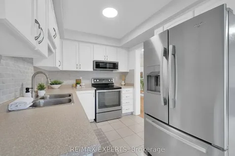 18 Armstrong Crescent Bradford West Gwillimbury ON L3Z 0L1