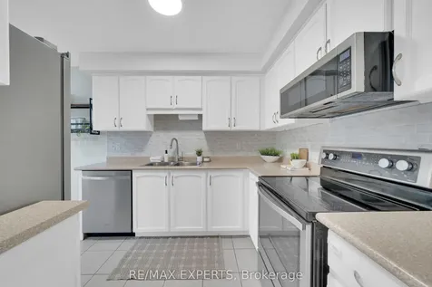 18 Armstrong Crescent Bradford West Gwillimbury ON L3Z 0L1