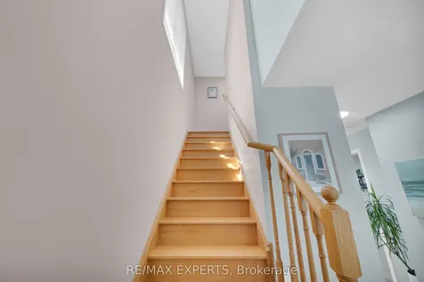 18 Armstrong Crescent Bradford West Gwillimbury ON L3Z 0L1