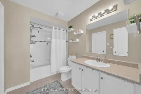 18 Armstrong Crescent Bradford West Gwillimbury ON L3Z 0L1