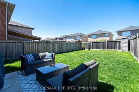18 Armstrong Crescent Bradford West Gwillimbury ON L3Z 0L1