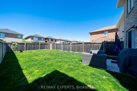18 Armstrong Crescent Bradford West Gwillimbury ON L3Z 0L1