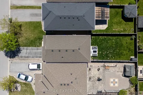 18 Armstrong Crescent Bradford West Gwillimbury ON L3Z 0L1