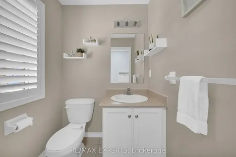 18 Armstrong Crescent Bradford West Gwillimbury ON L3Z 0L1