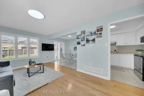 18 Armstrong Crescent Bradford West Gwillimbury ON L3Z 0L1