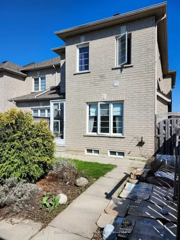 25 Olivia Drive Markham ON L6C 3B6