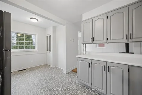 1007 Barton Avenue Georgina ON L4P 3E9
